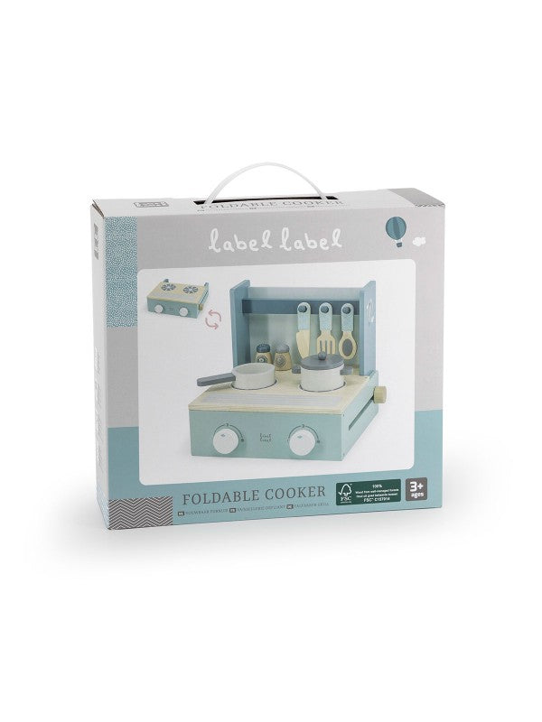 Label Label - opvouwbaar fornuis - groen verpakking met houten speelgoedkeuken en accessoires.